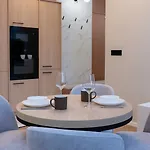 Lejlighed A Stylish Tenement House In The Very Center Of *