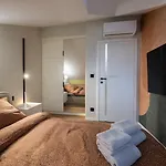 A Stylish Tenement House In The Very Center Of Lejlighed
