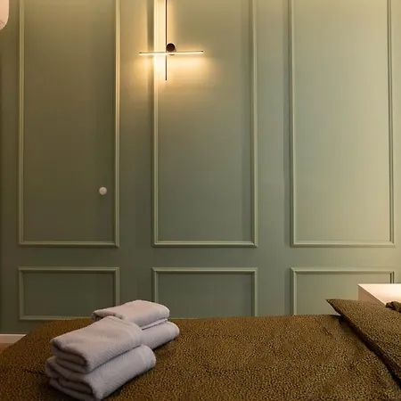 A Stylish Tenement House In The Very Center Of