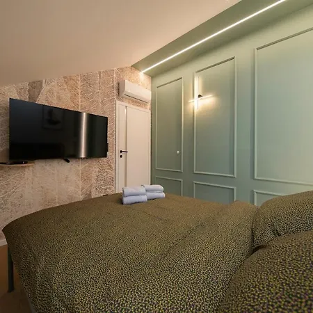 A Stylish Tenement House In The Very Center Of Apartman *