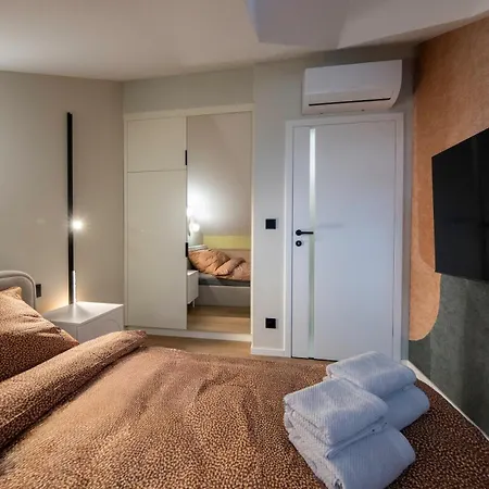 A Stylish Tenement House In The Very Center Of Appartement