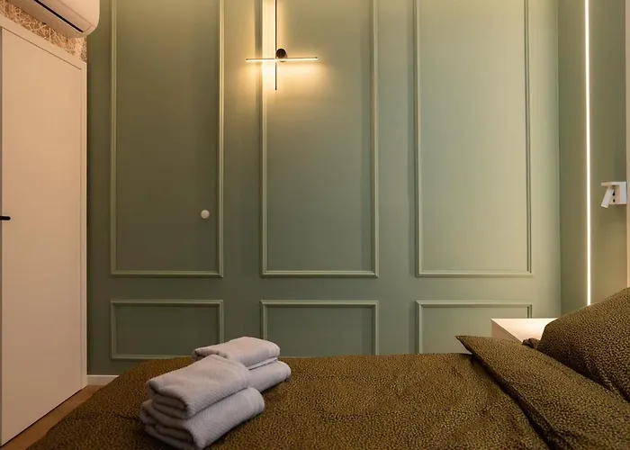 A Stylish Tenement House In The Very Center Of